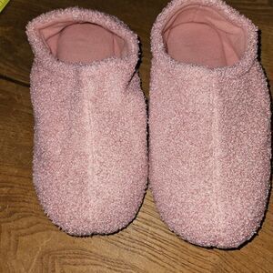 Relax Now Pink Fuzzy Memory Foam Slippers – Women's Size 9 - 10